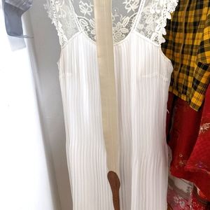 Cato 16W white dress with lace shoulders & XL belt